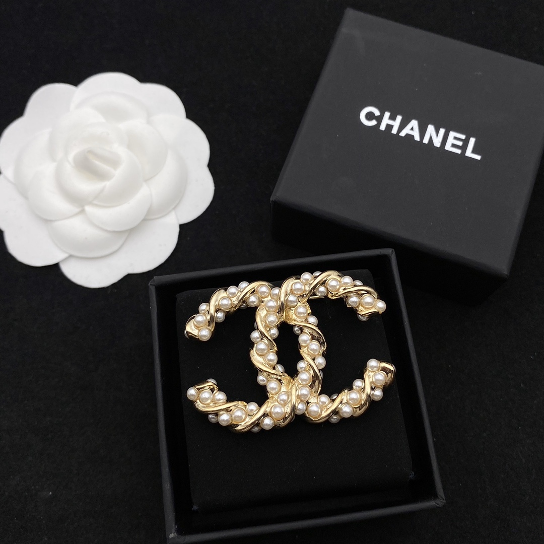 Gold-Tone Twisted Double-Loop Brooch with Pearls