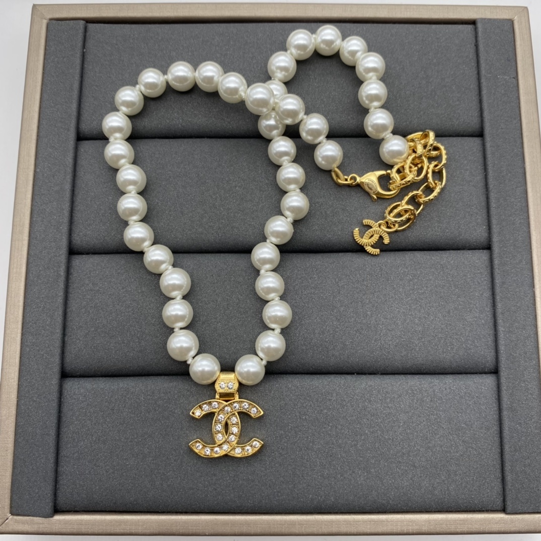 Gold-Toned Pearl & Crystal Motif Jewelry Set (Necklace, Earrings)