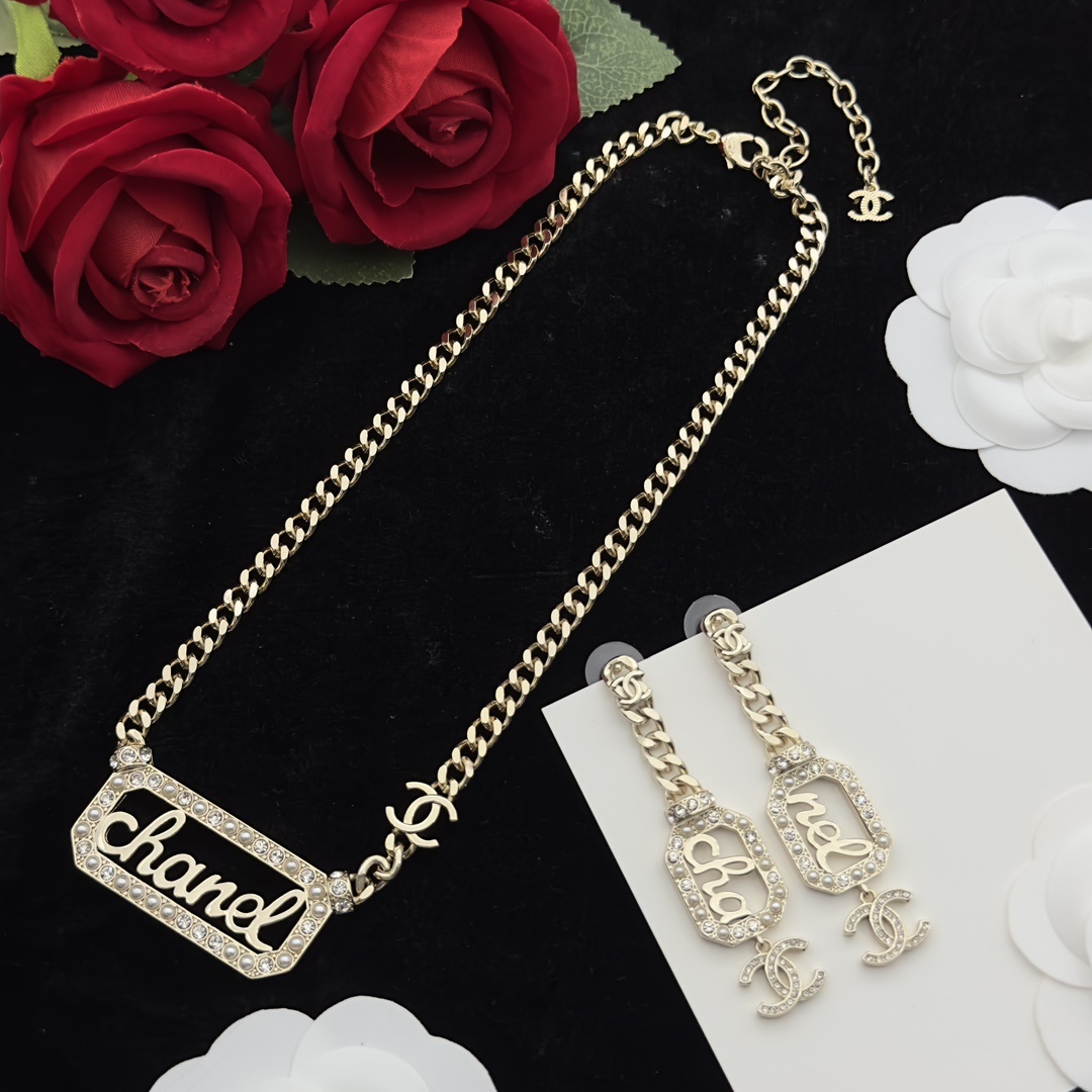 Gold-Toned Jewelry Set with Crystal-Encrusted Letter Motifs (Necklace, Earrings)