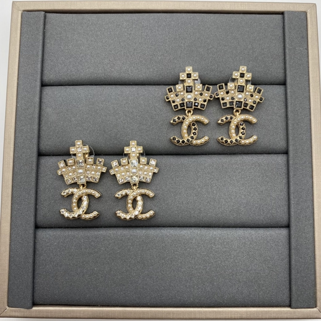  Gold-Toned Pearl & Crown-Motif Jewelry Set (Necklace, 2 Earring Styles, 2 Brooch Styles)