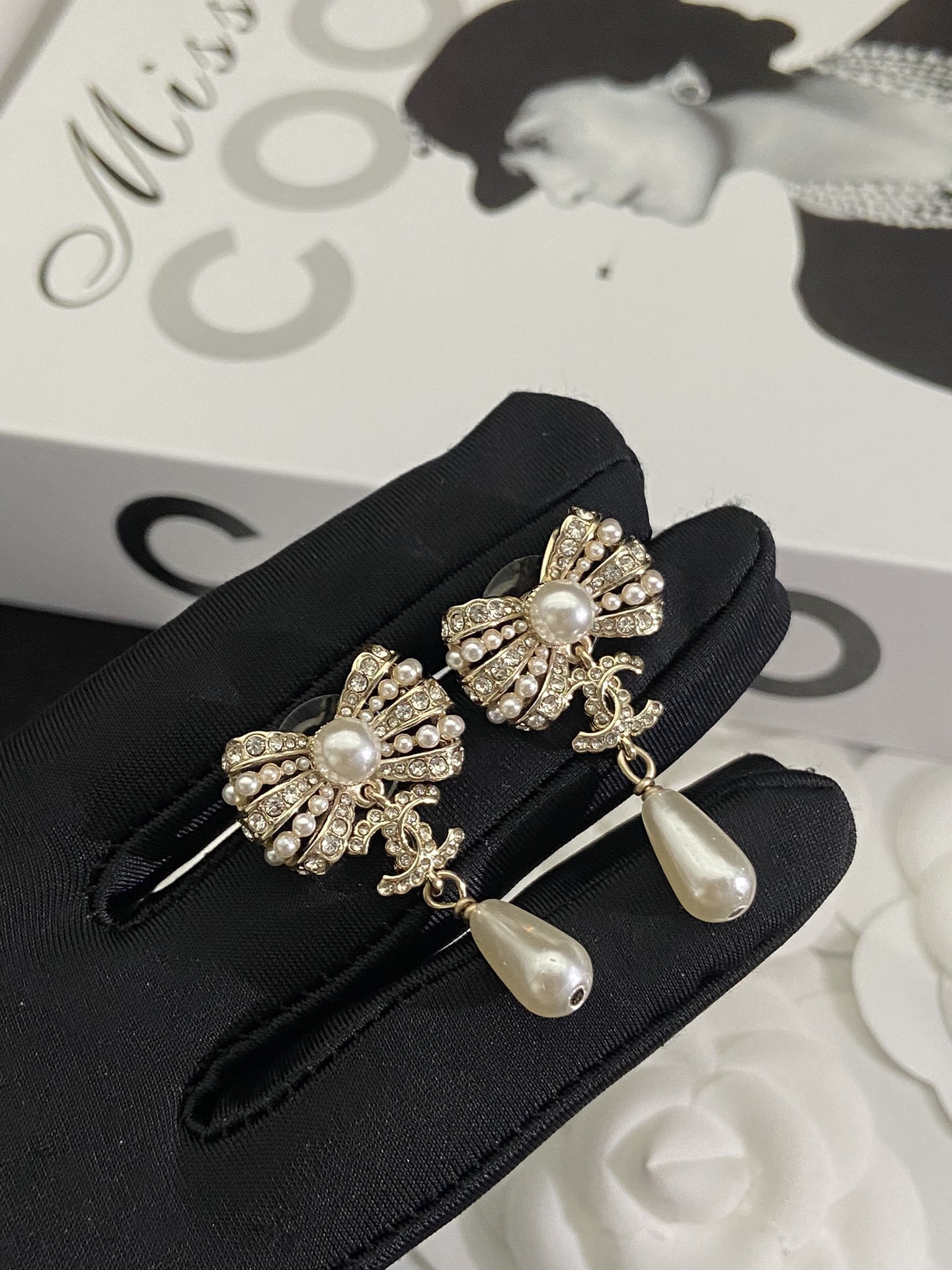 Pearl & Gold-Toned Jewelry Set with Bow & Crystal Accents (Necklace, 2 Earring Styles)