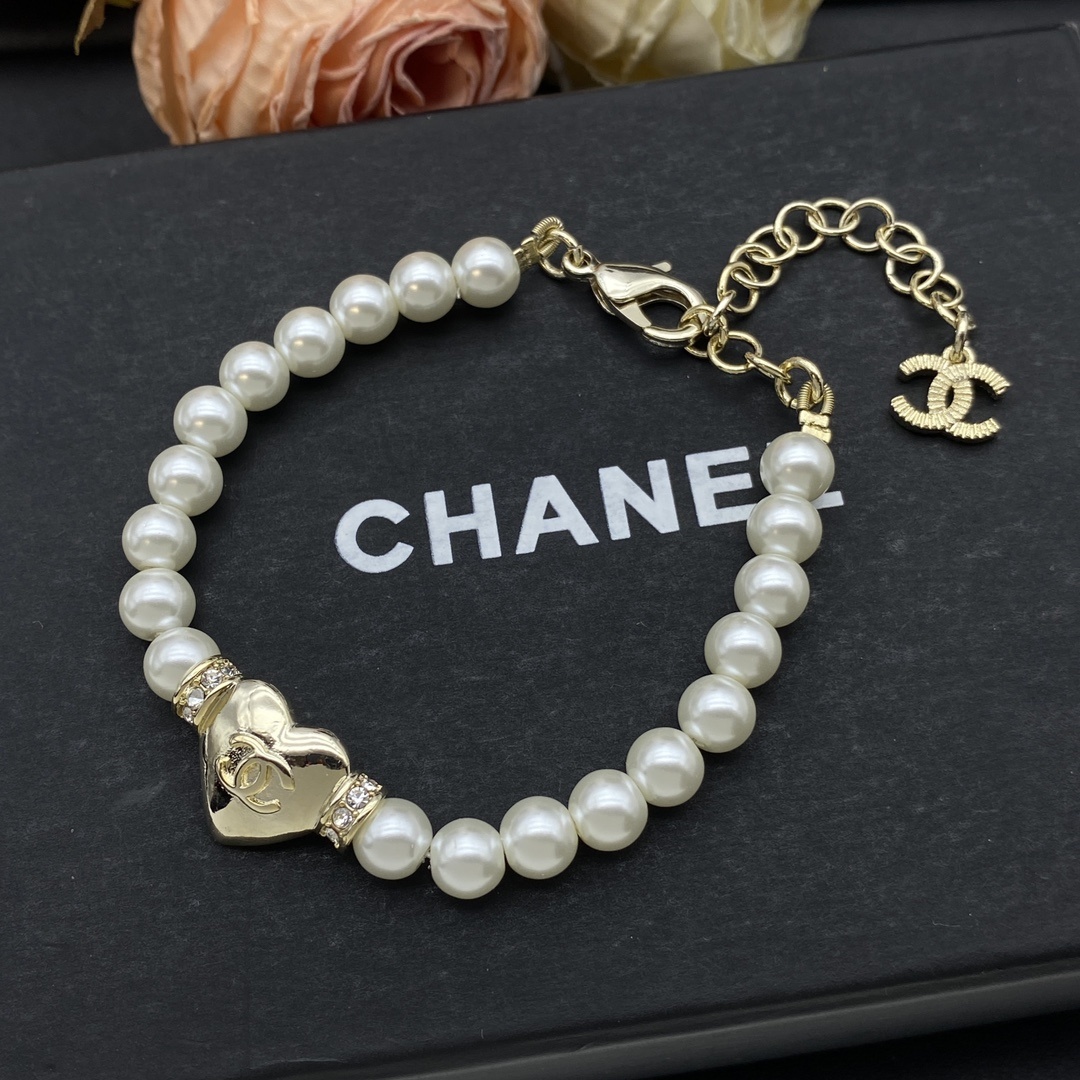 Gold-Toned Pearl & Heart-Motif Jewelry Set (Necklace, Bracelet)