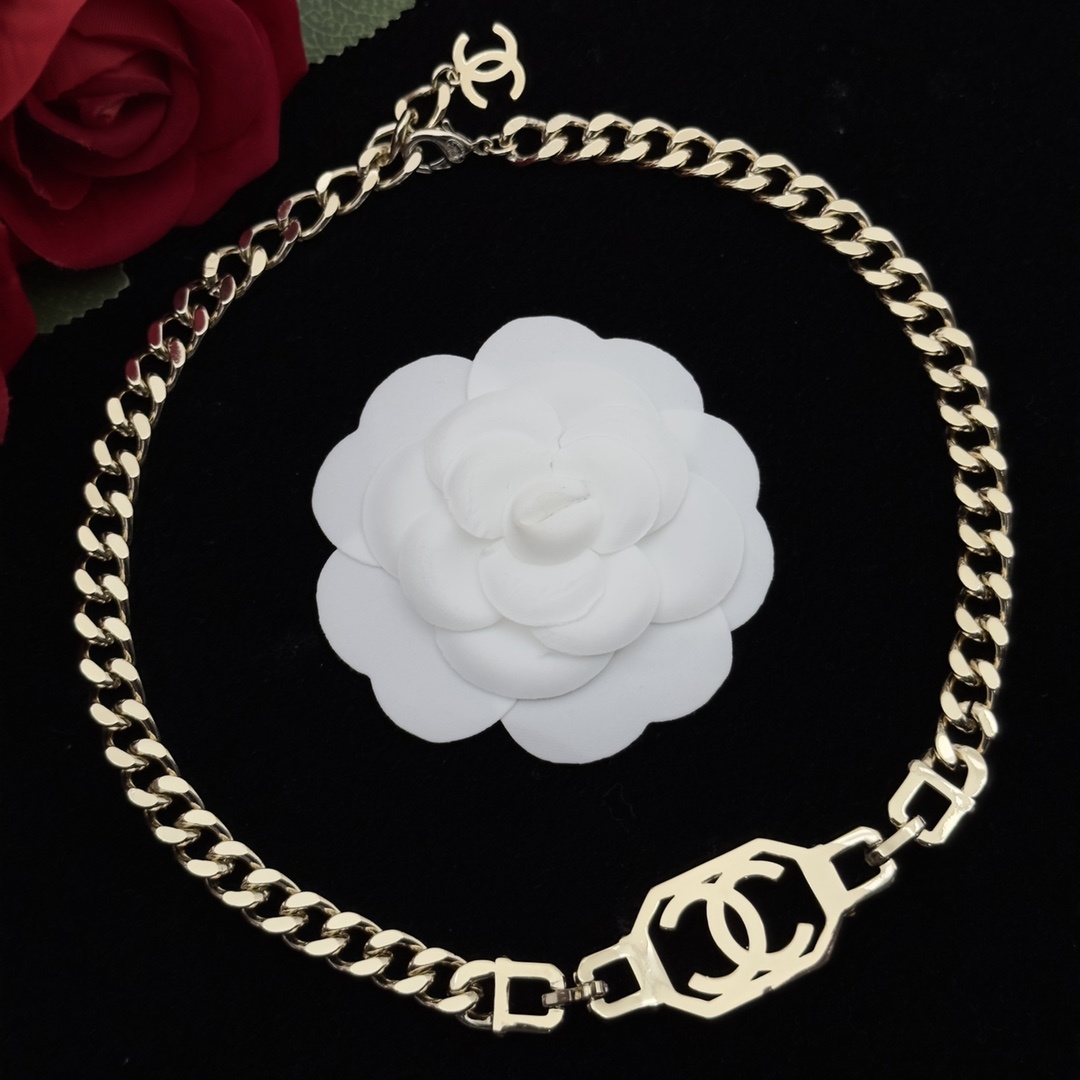 Gold-Toned Jewelry Set with Crystal-Embellished Motifs (Necklace, Bracelet, Hair Clip)