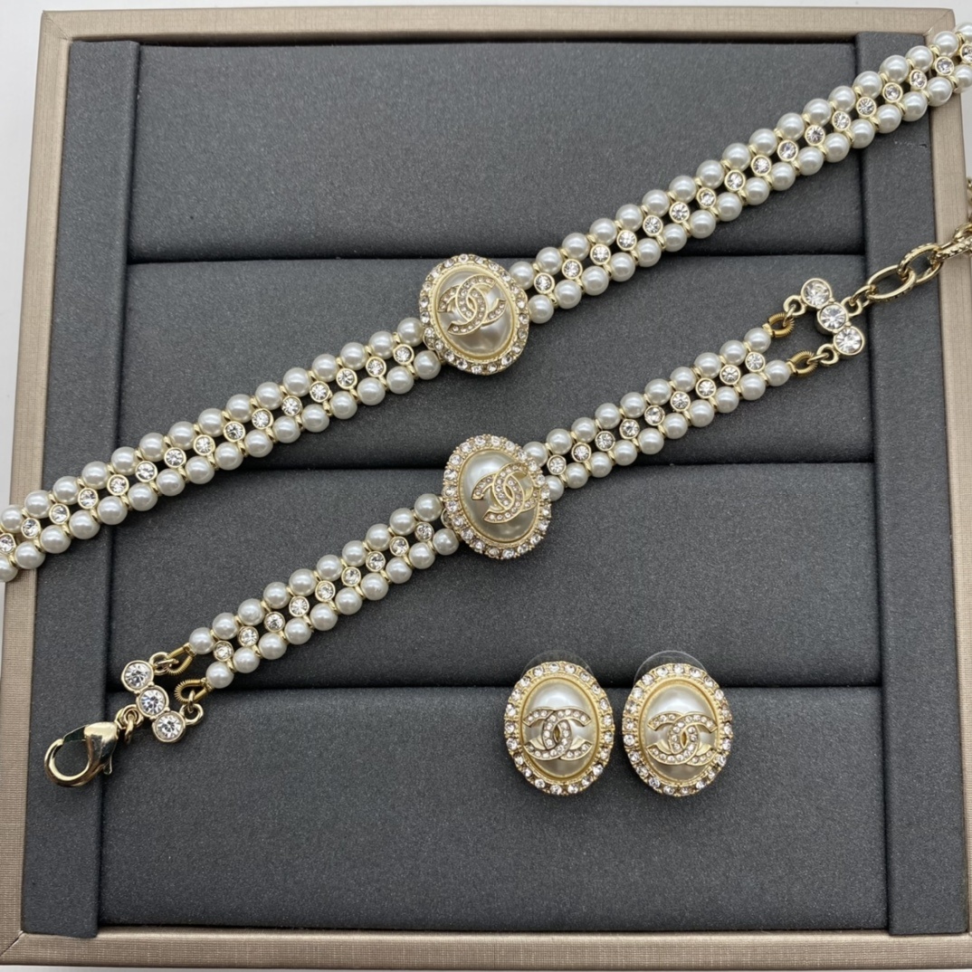 Gold-Toned Pearl & Oval Motif Jewelry Set (Necklace, Bracelet, Earrings)