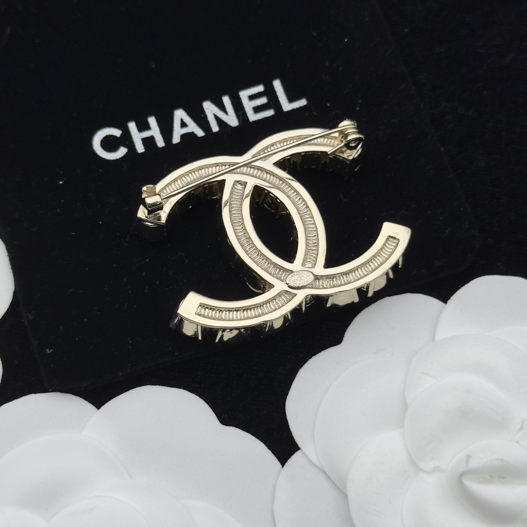 Gold-Tone Double-Loop Brooch with Alternating Pearls and Crystals