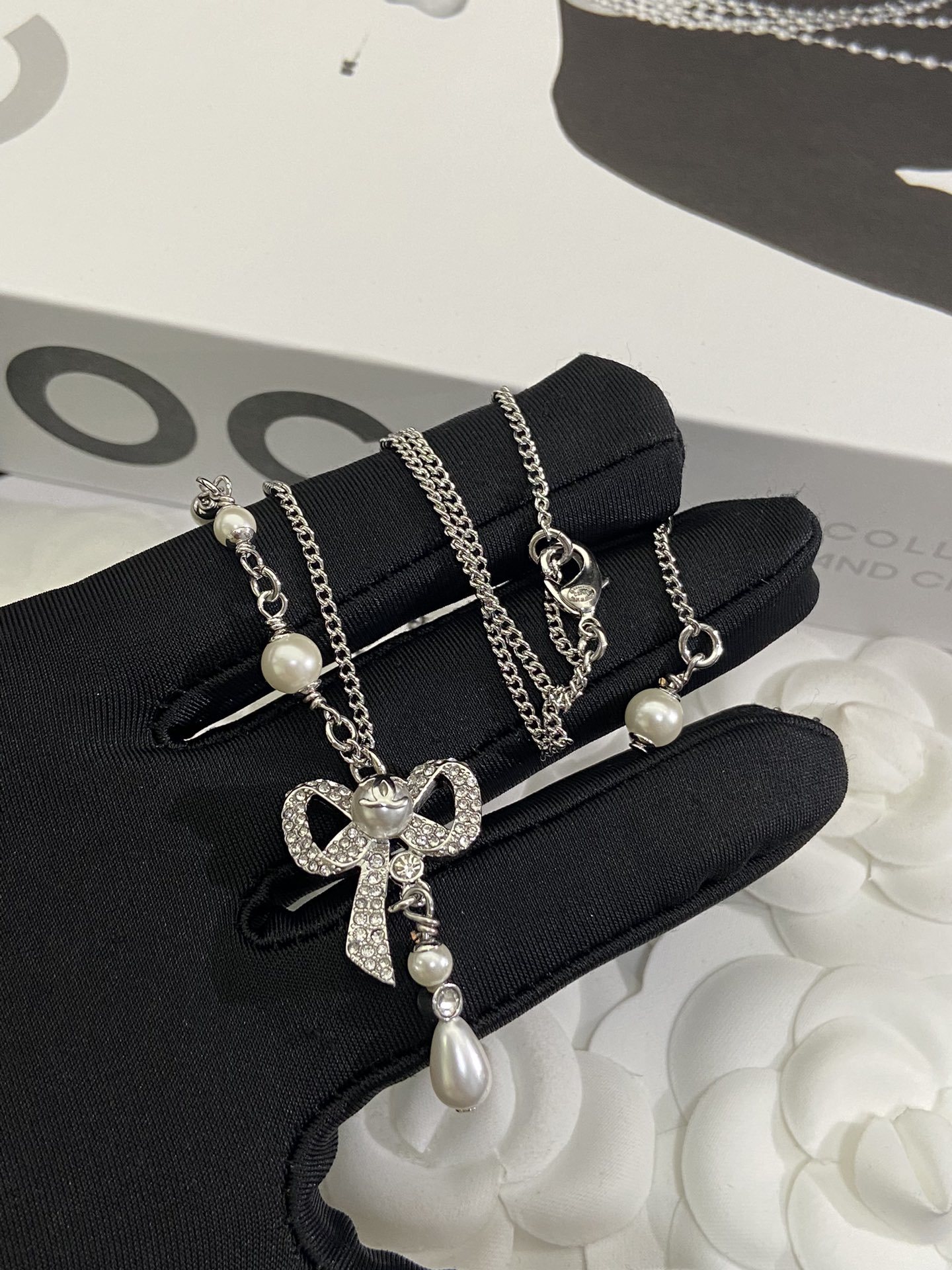 Silver-Toned Jewelry Set with Bow & Pearl Motifs (2 Earring Styles, Necklace)