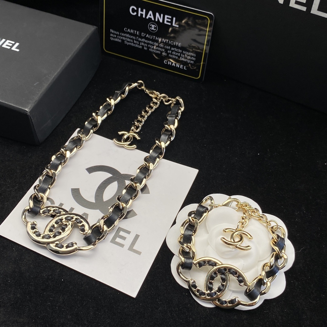 Black PU Leather & Gold-Toned Chain Jewelry Set with Interlocking Details