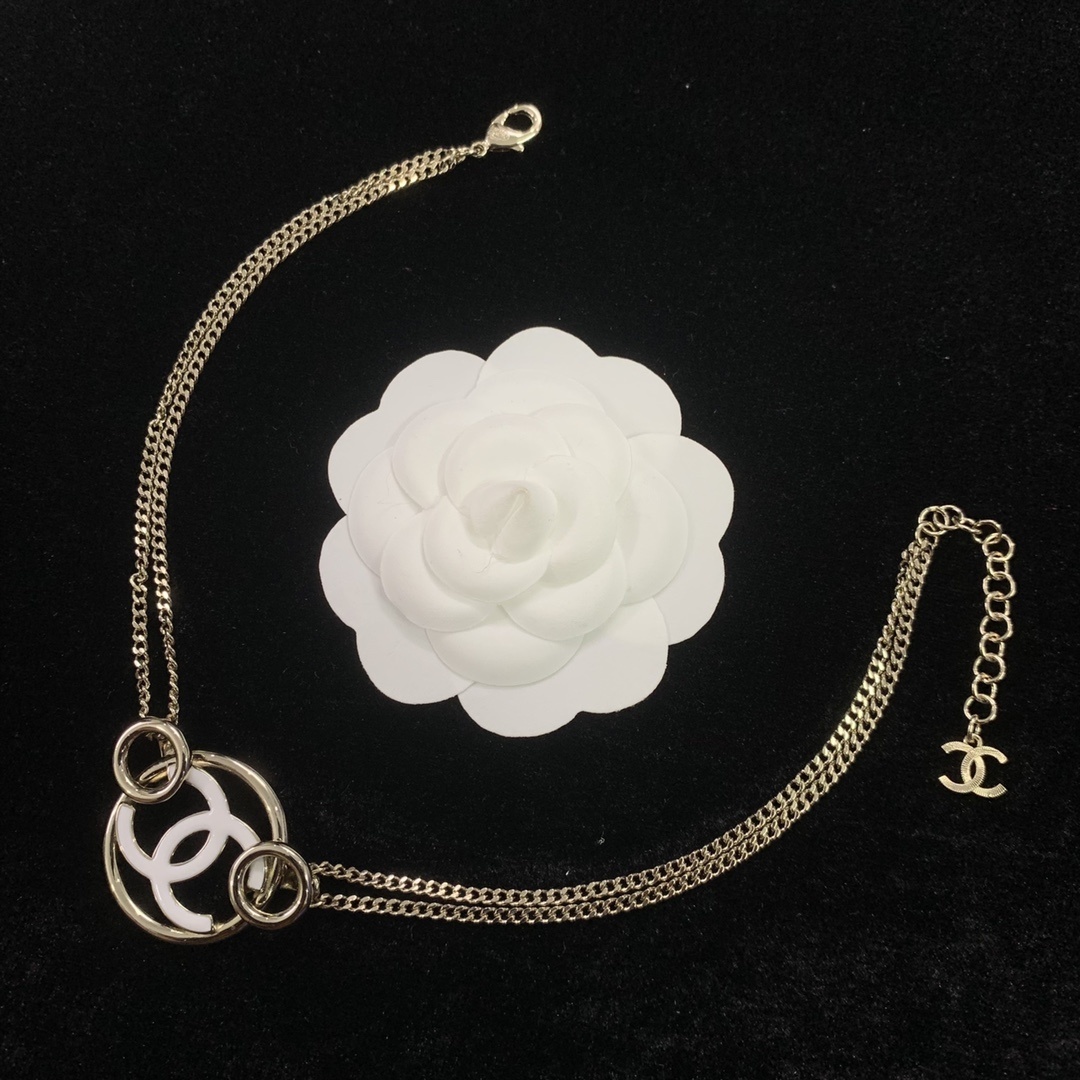 Double-Layered Gold-Toned Chain Jewelry Set with White Inset Motif