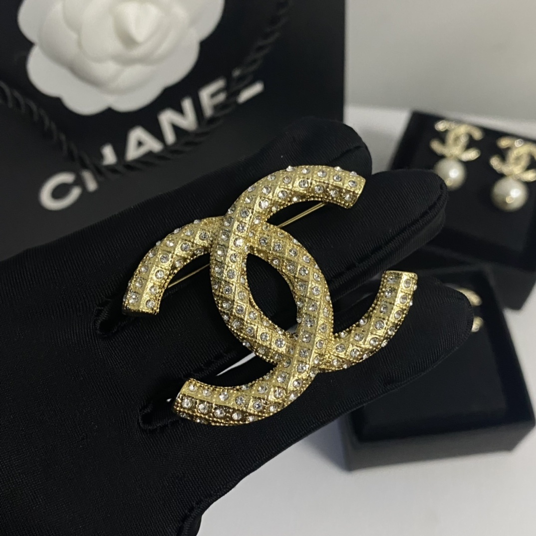 Gold-Toned Jewelry Set with Crystal & Pearl Accents (2 Earring Styles, Brooch)