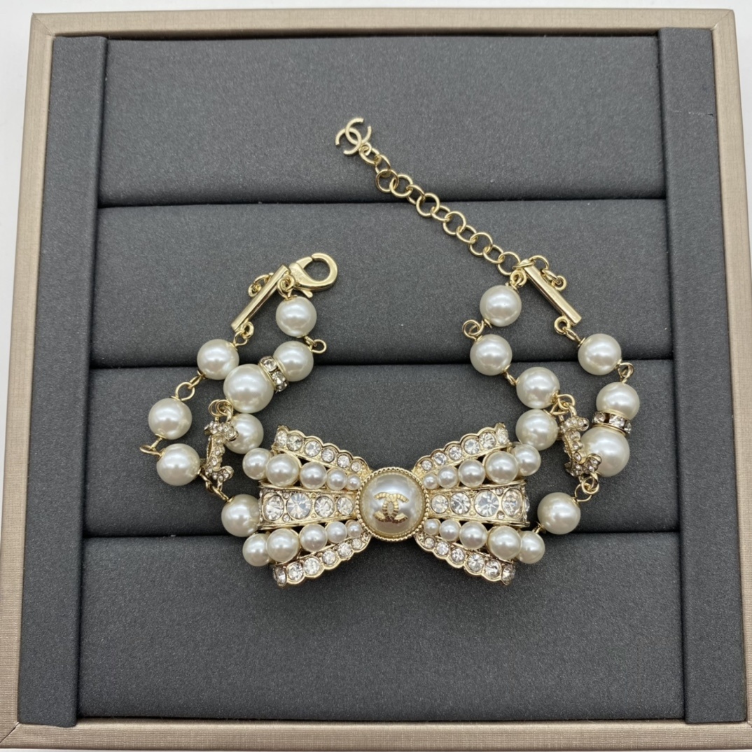 Gold-Toned Pearl & Bow-Motif Jewelry Set (Necklace, Brooch, Hair Clip, Bracelet)
