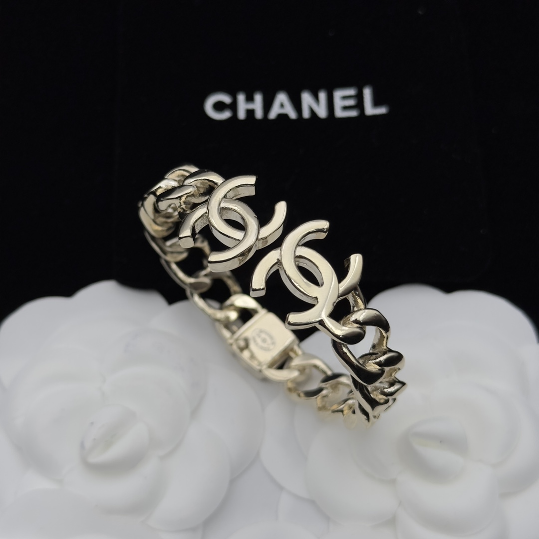 Silver-Tone Open Cuff Bracelet (Interlocking Motif Chain Design)