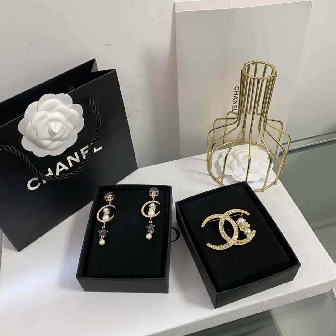 old-Toned Jewelry Set with Celestial & Pearl Motifs (Earrings, Brooch)