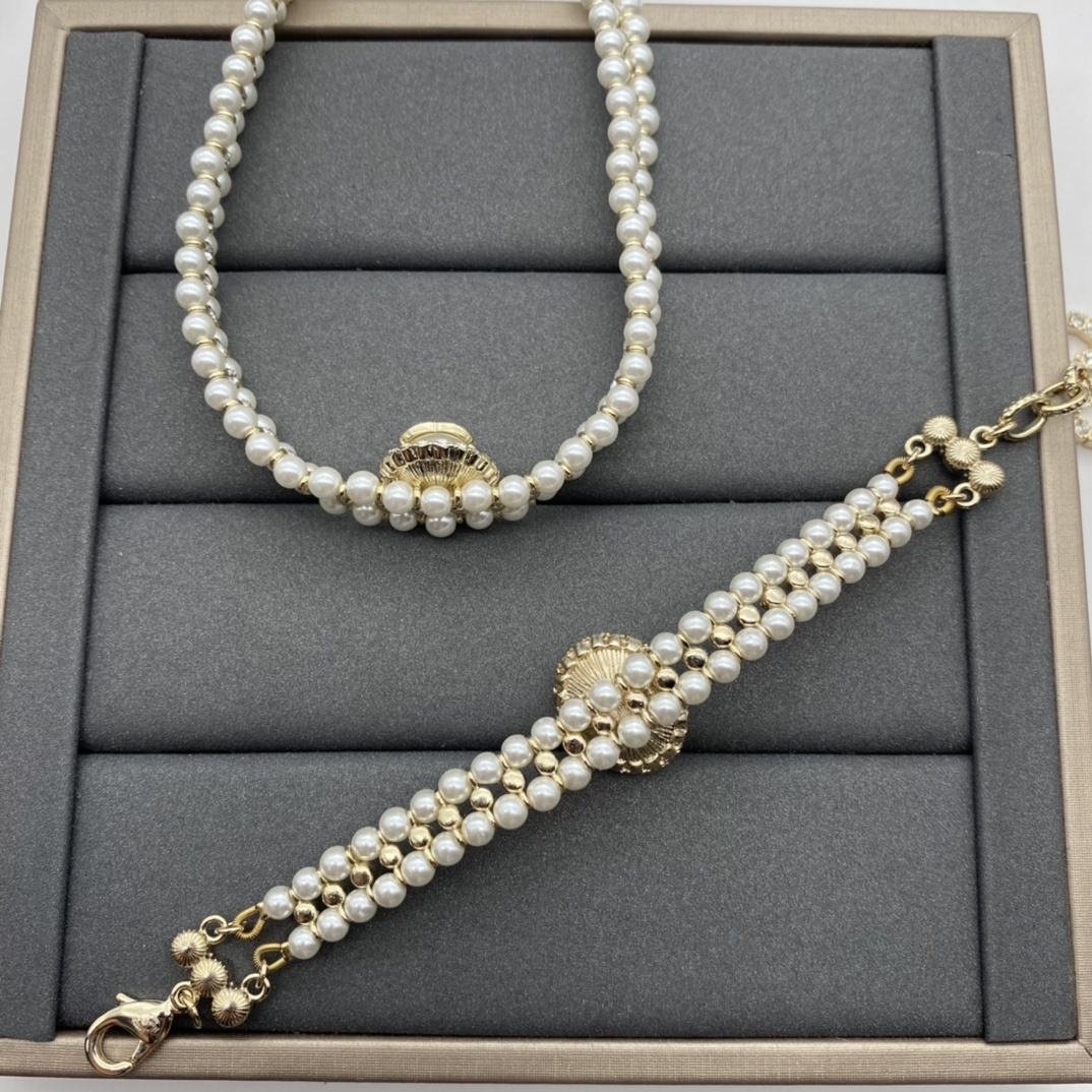 Gold-Toned Pearl & Oval Motif Jewelry Set (Necklace, Bracelet, Earrings)