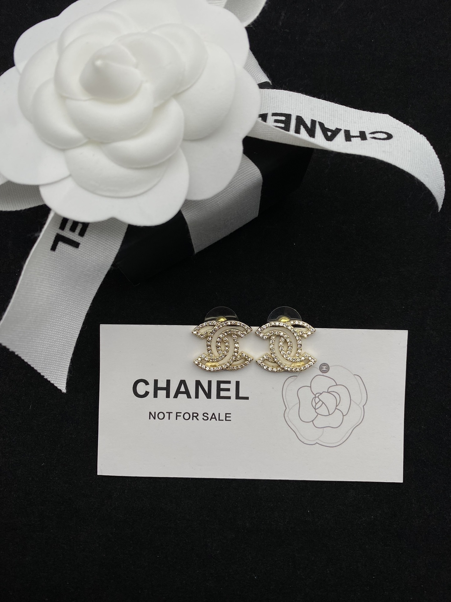 Gold-Toned Jewelry Set with Crystal-Encrusted Motifs (Brooch, Earrings)