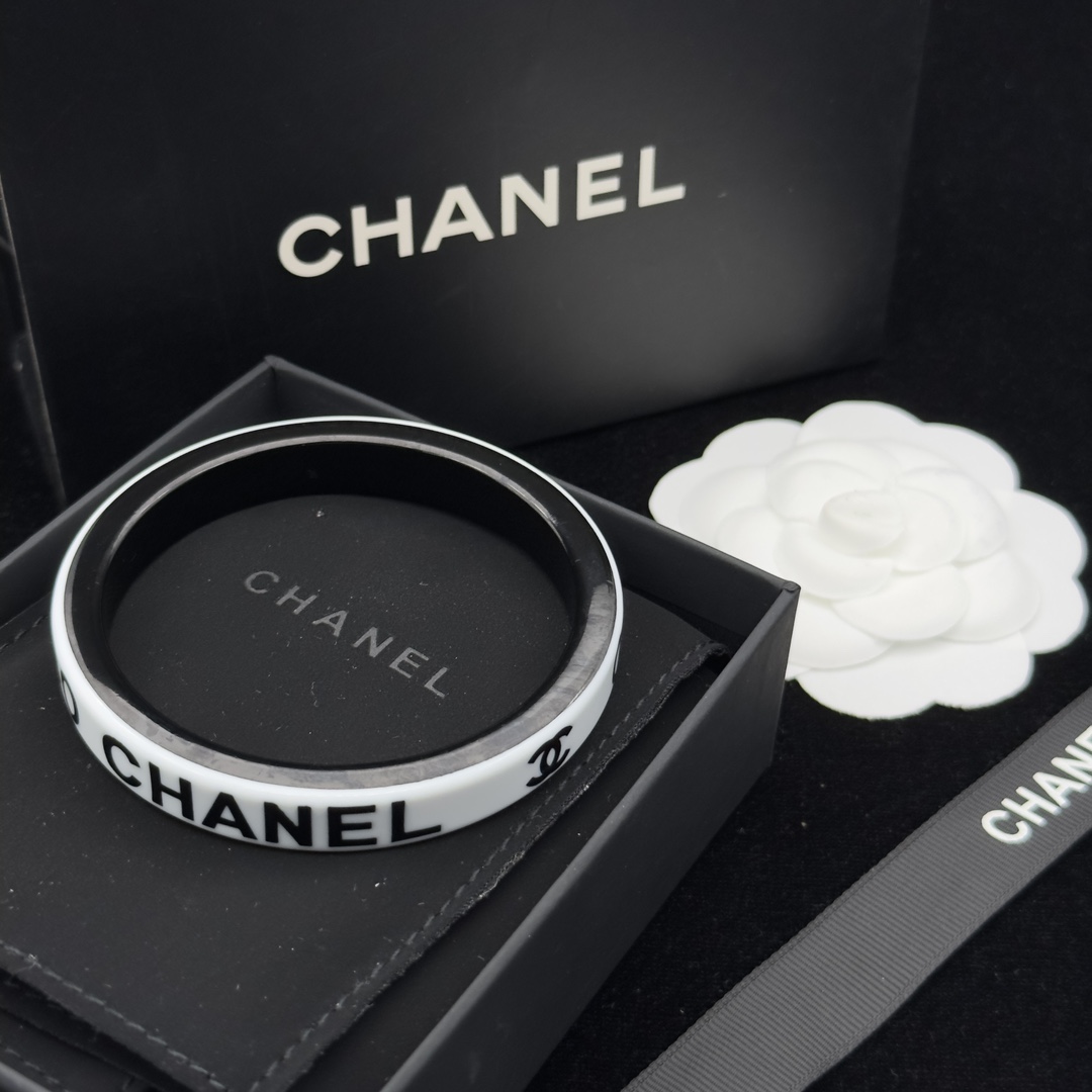 Two-Tone (Black & White) Resin Bangle Set