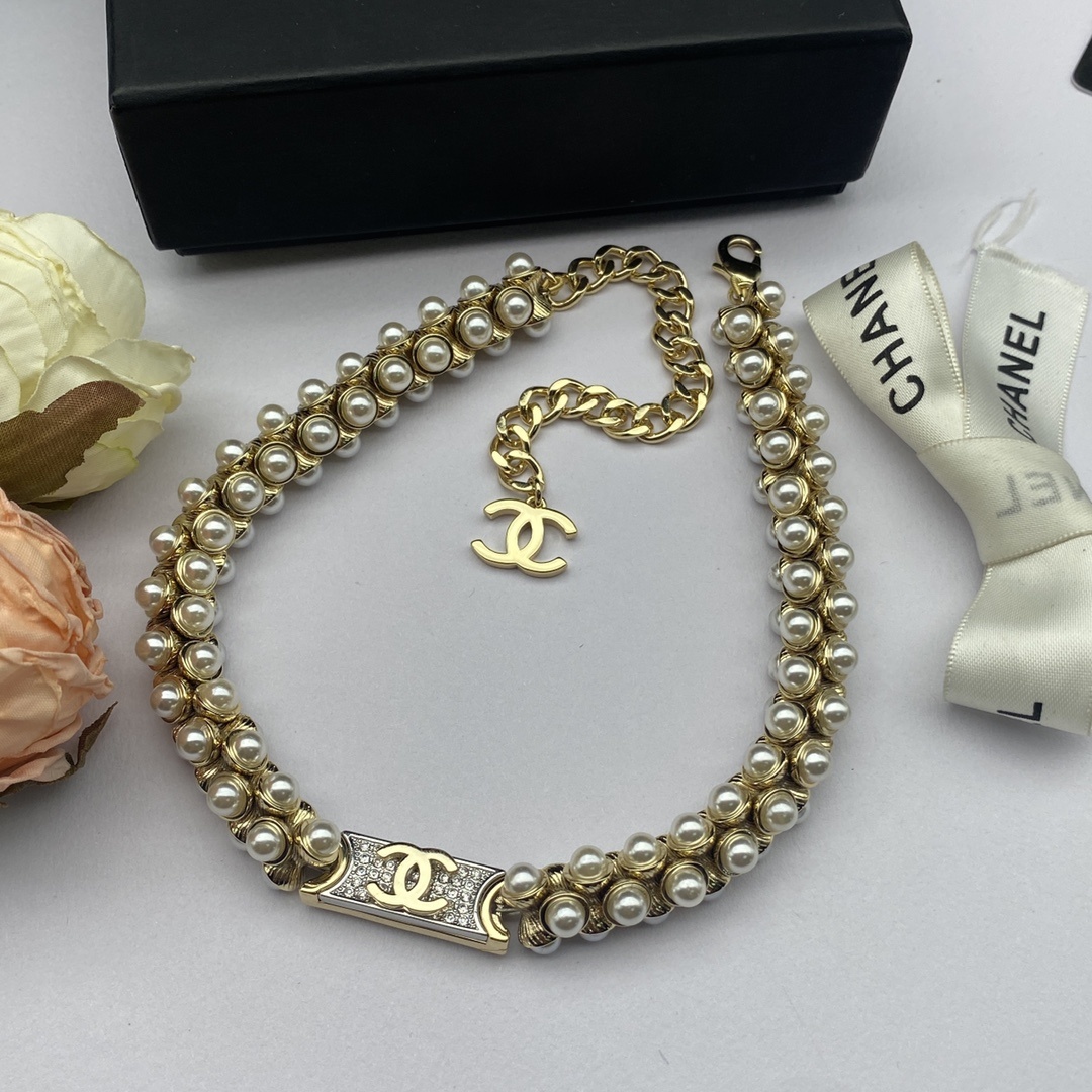 Gold-Toned Pearl & Crystal Motif Jewelry Set (Necklace, Bracelet)