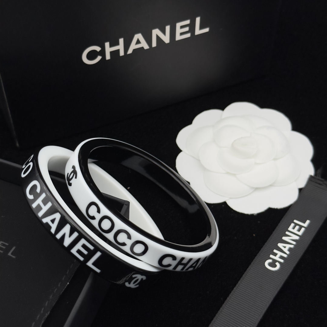 Two-Tone (Black & White) Resin Bangle Set