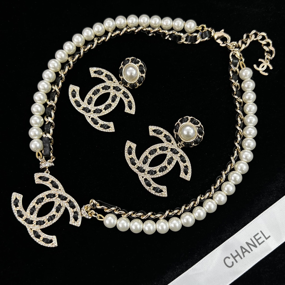 Gold-Toned Pearl & PU Leather Motif Jewelry Set (Double-Layer Necklace, Earrings, Brooch)