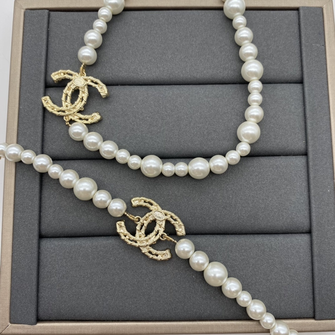 Gold-Toned Pearl & Crystal Motif Jewelry Set (Necklace, Bracelet)