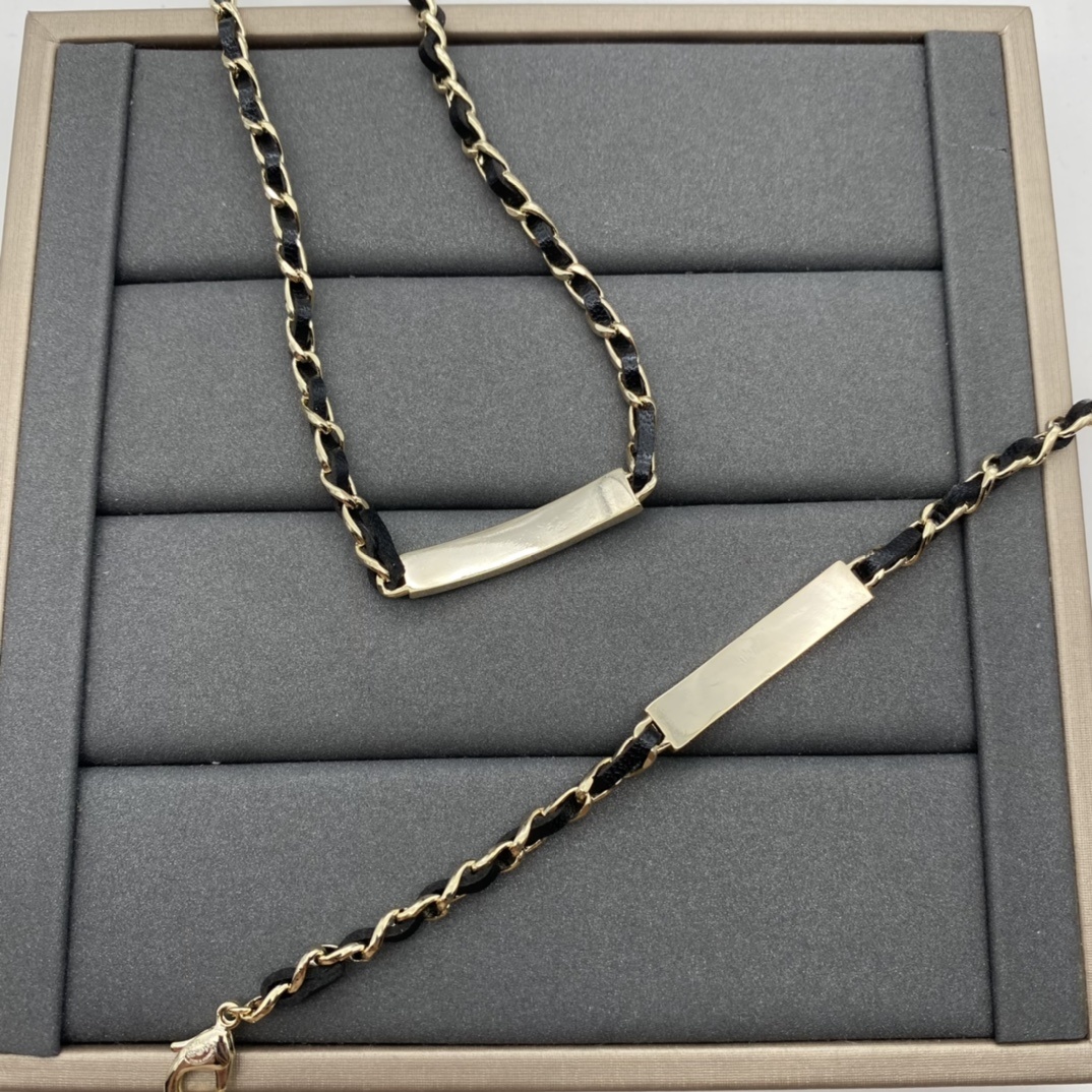  Black PU Leather & Gold-Toned Chain Jewelry Set with Letter Motifs (Necklace, Bracelet)