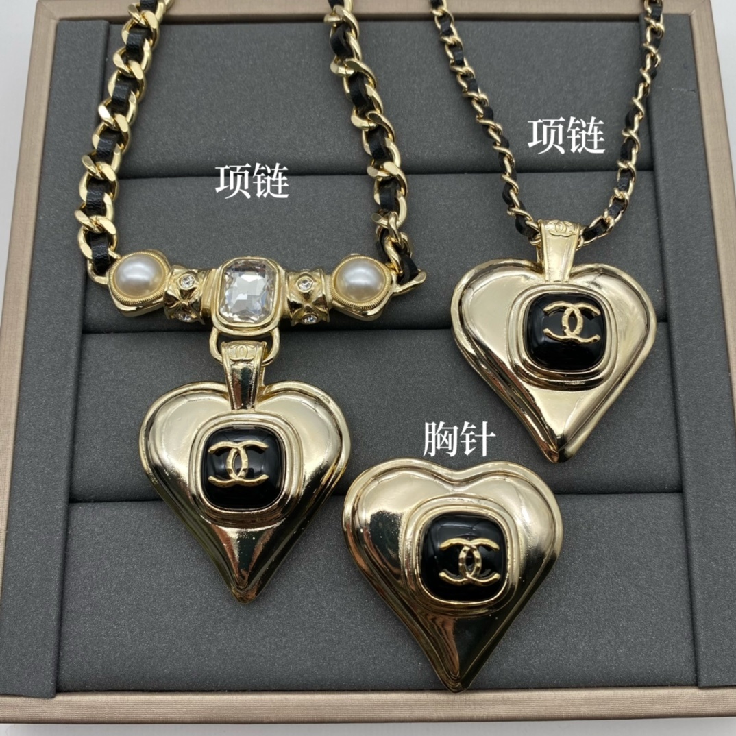 Heart Motif & Black PU Leather Jewelry Set with Pearl & Crystal Accents in Gold Tones