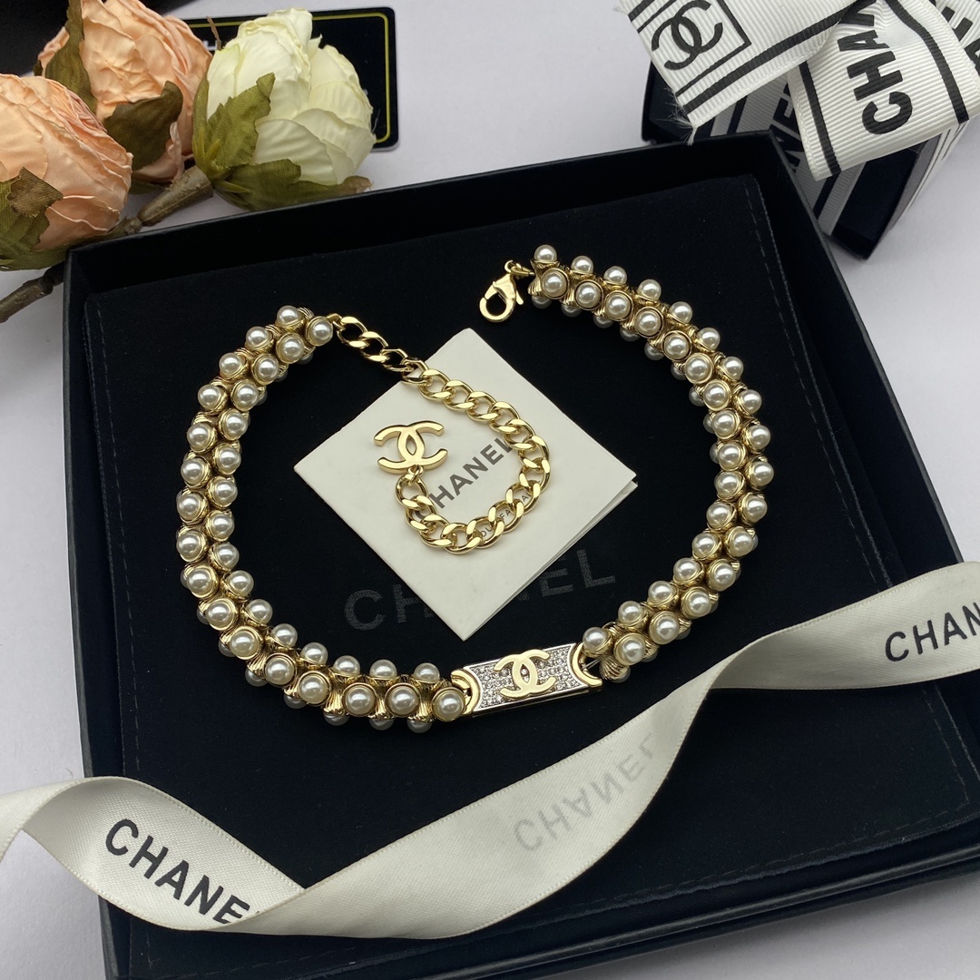 Gold-Toned Pearl & Crystal Motif Jewelry Set (Necklace, Bracelet)