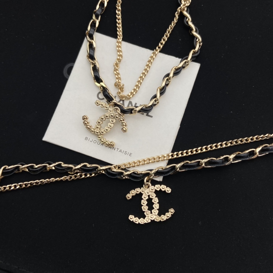 Jewelry Set with Double-Layered Black PU Leather, Pearl, and Interlocking Detail Accents in Gold Tones