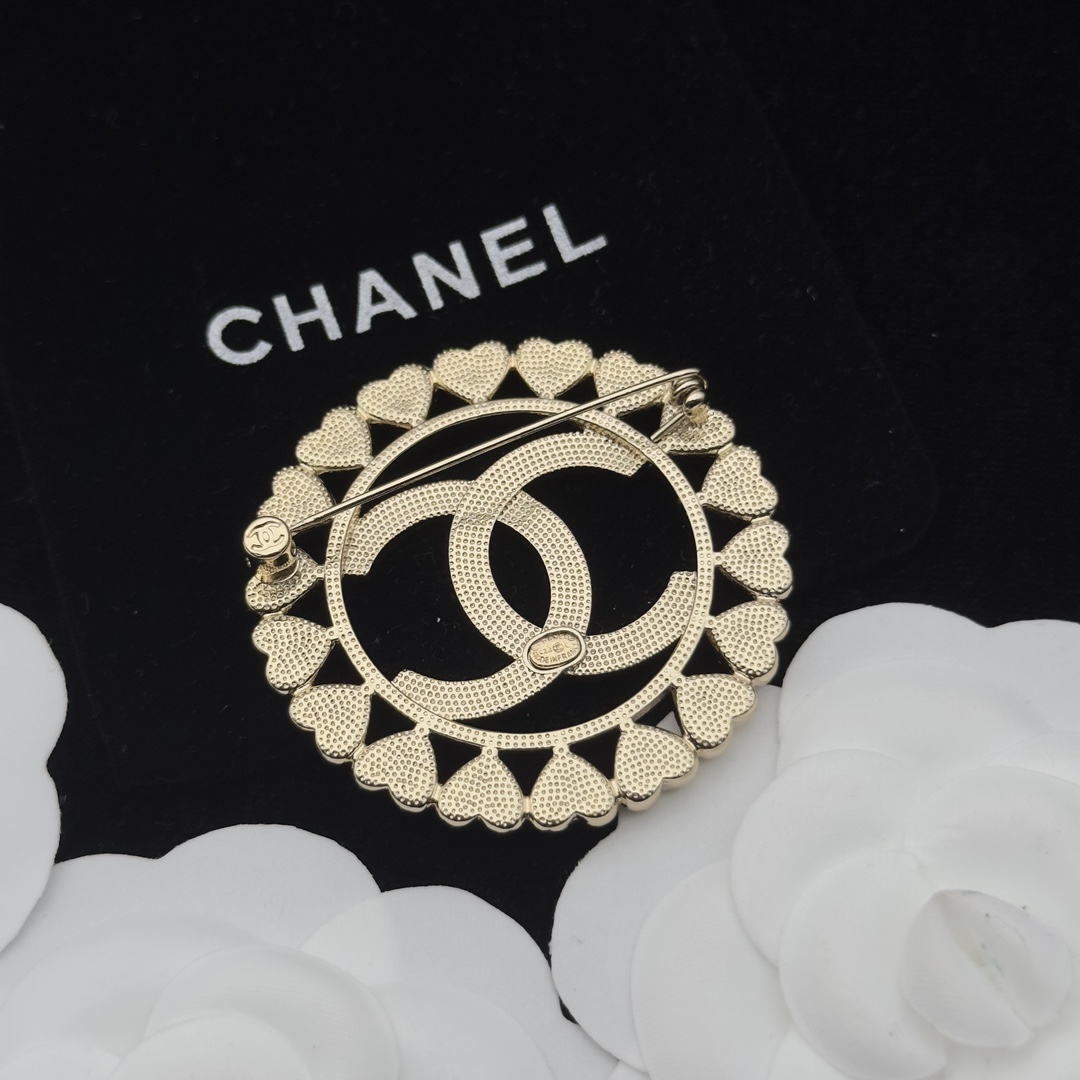 Gold-Tone Circular Jewelry Set (Brooch & Earrings) with Heart Accents