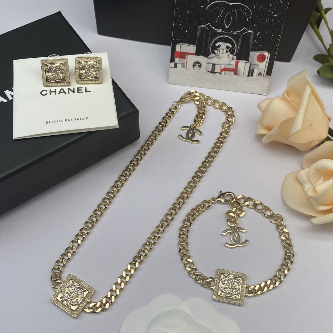 Gold-Toned Jewelry Set with Crystal-Embellished Square Motifs (Necklace, Bracelets, Earrings, Brooch)