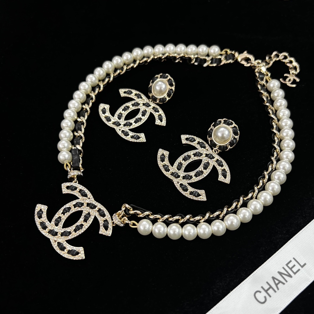 Gold-Toned Pearl & PU Leather Motif Jewelry Set (Double-Layer Necklace, Earrings, Brooch)