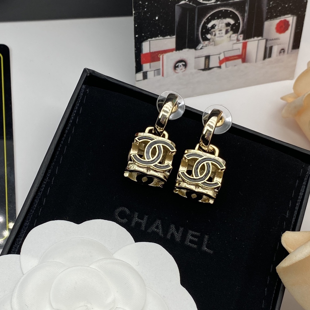 Black & White Enamel Letter Jewelry Set (Necklace, Bracelet, Earrings) in Gold Tones