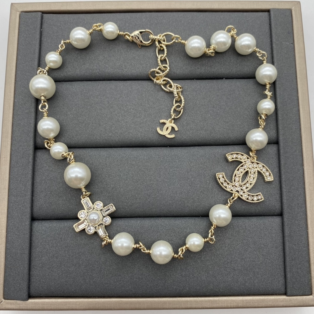 Gold-Toned Pearl & Crystal Motif Jewelry Set (Necklace, Bracelet, Earrings, Brooch)
