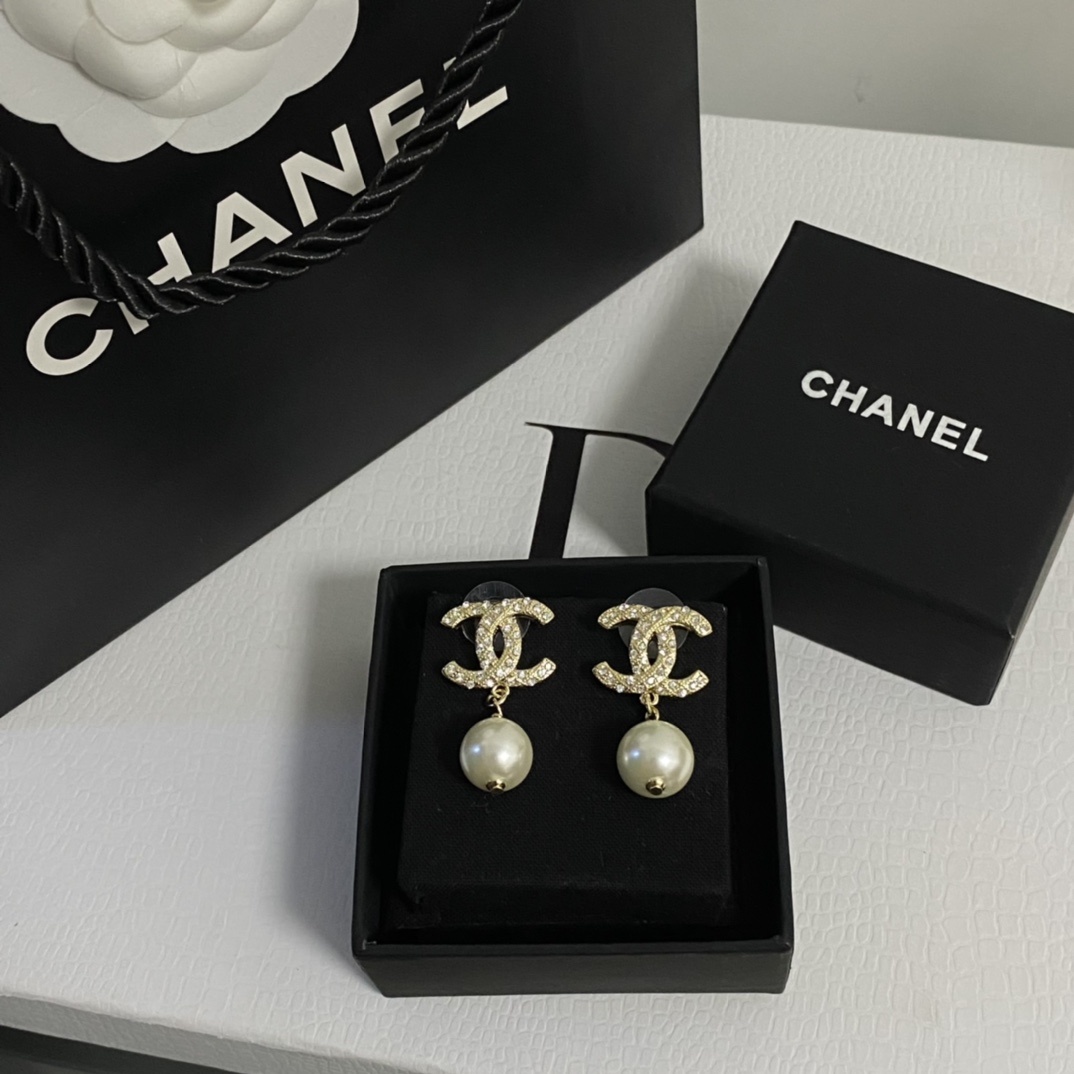 Gold-Toned Jewelry Set with Crystal & Pearl Accents (2 Earring Styles, Brooch)