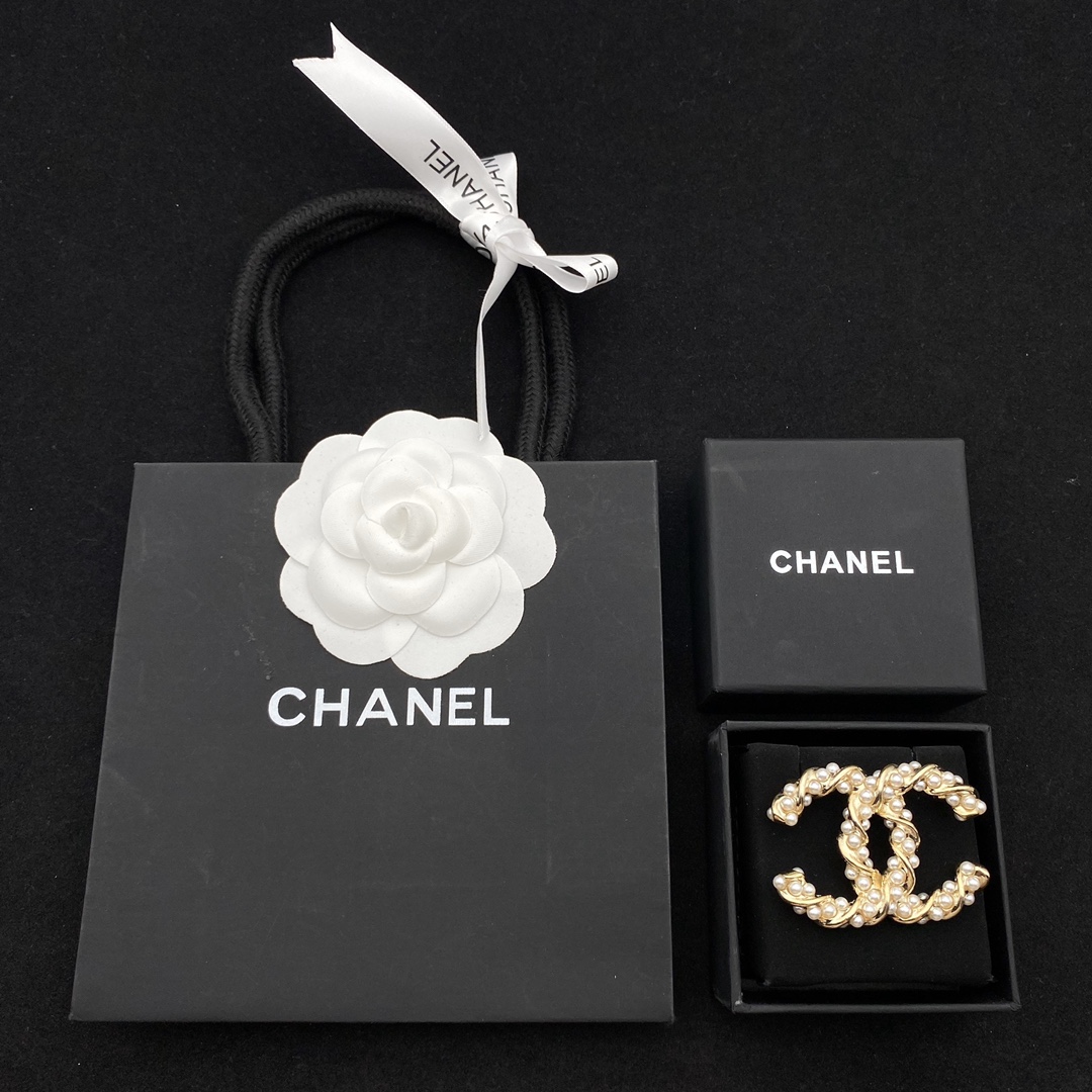 Gold-Tone Twisted Double-Loop Brooch with Pearls