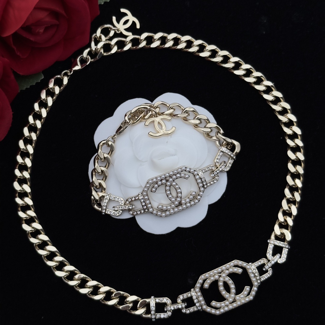 Gold-Toned Jewelry Set with Crystal-Embellished Motifs (Necklace, Bracelet, Hair Clip)