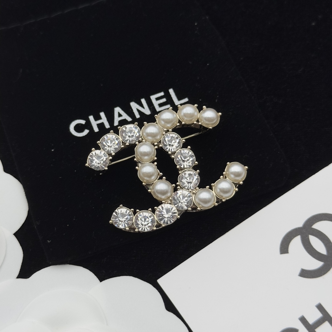 Gold-Tone Double-Loop Brooch with Alternating Pearls and Crystals