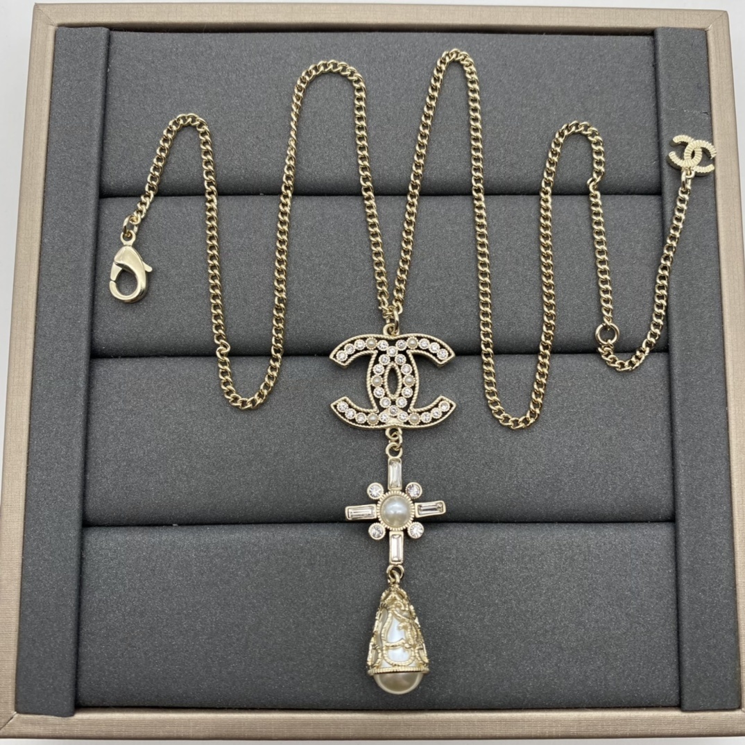 Gold-Toned Crystal & Pearl Motif Jewelry Set (Necklace, Earrings, Brooch)