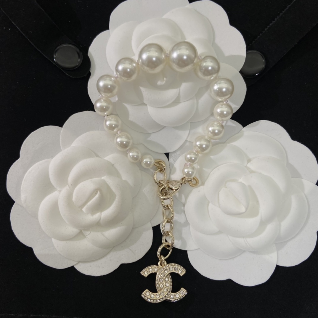 Pearl & Gold-Toned Jewelry Set with Crystal Motifs (Bracelet, 2 Earring Styles)