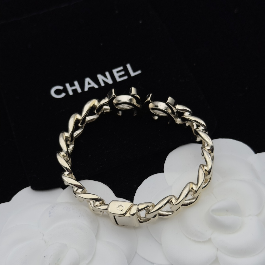 Silver-Tone Open Cuff Bracelet (Interlocking Motif Chain Design)