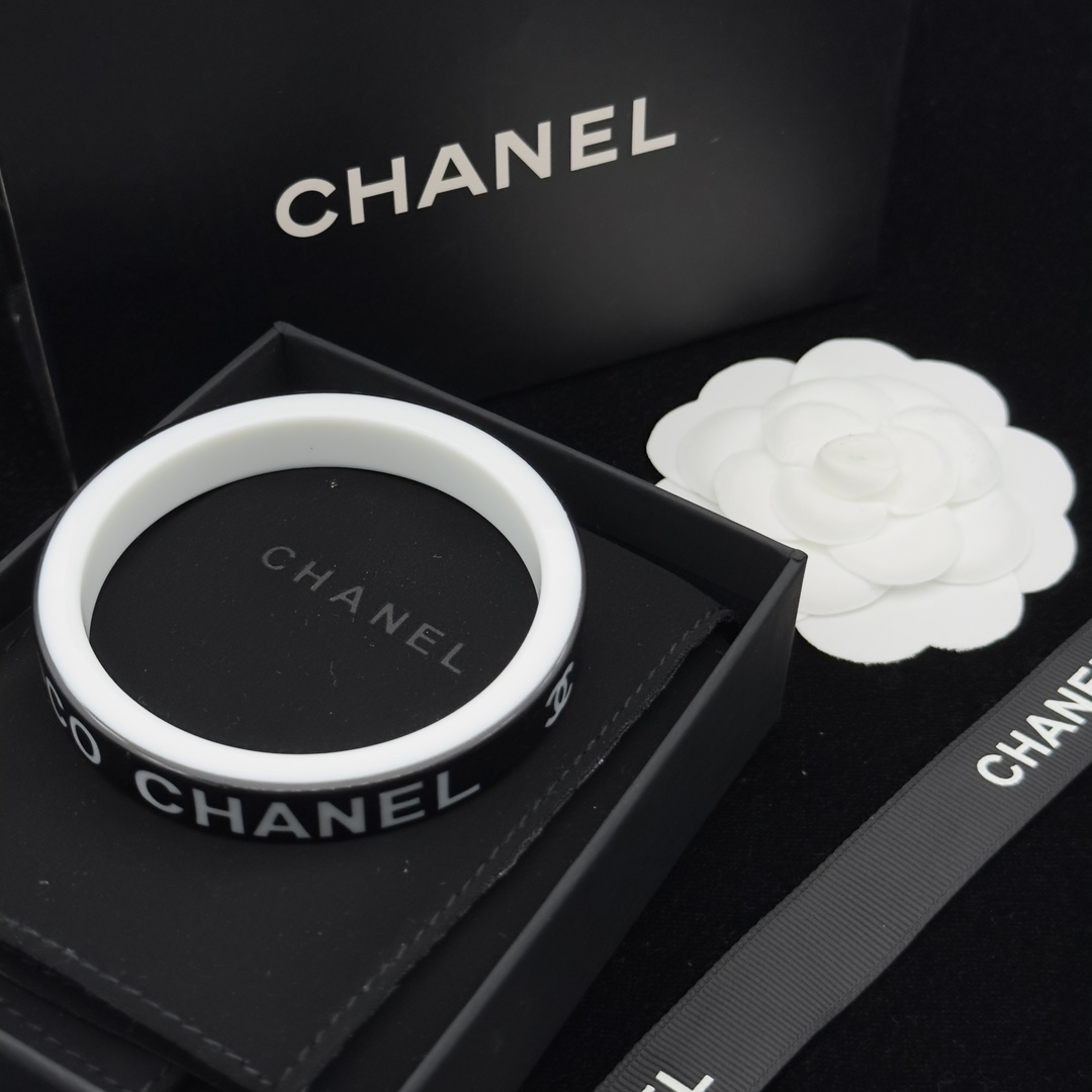 Two-Tone (Black & White) Resin Bangle Set