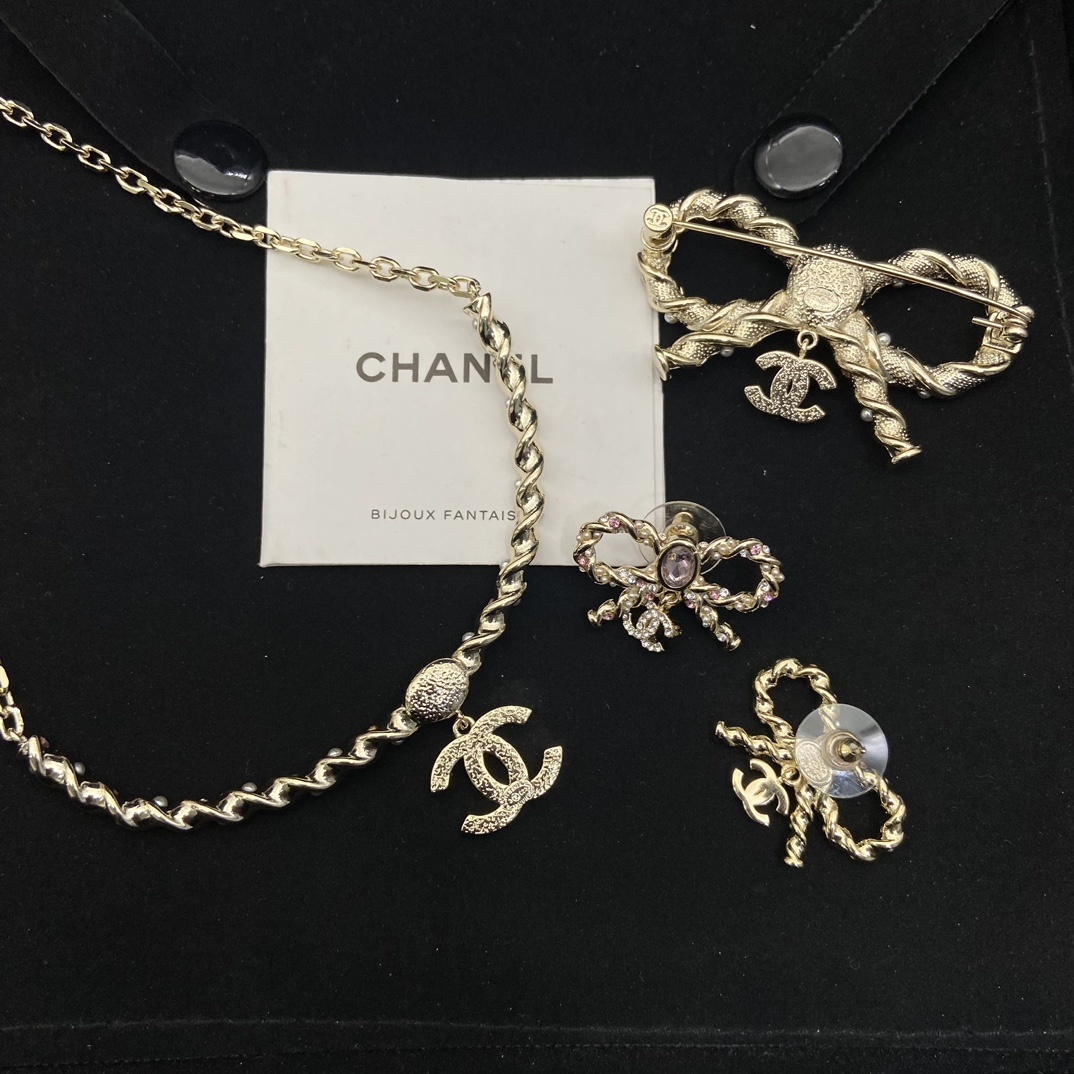 Gold-Toned Jewelry Set with Pink Gem & Crystal Accents (Necklace, Earrings, Brooch)