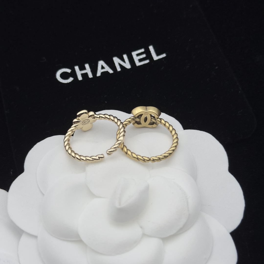 Gold-Tone Twisted Open Ring Set with Decorative Motifs