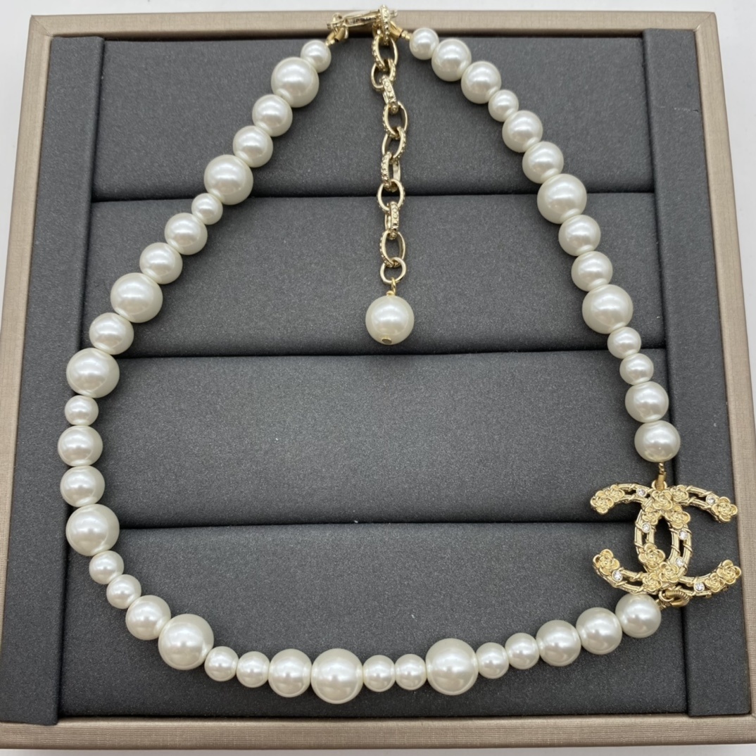 Gold-Toned Pearl & Crystal Motif Jewelry Set (Necklace, Bracelet)