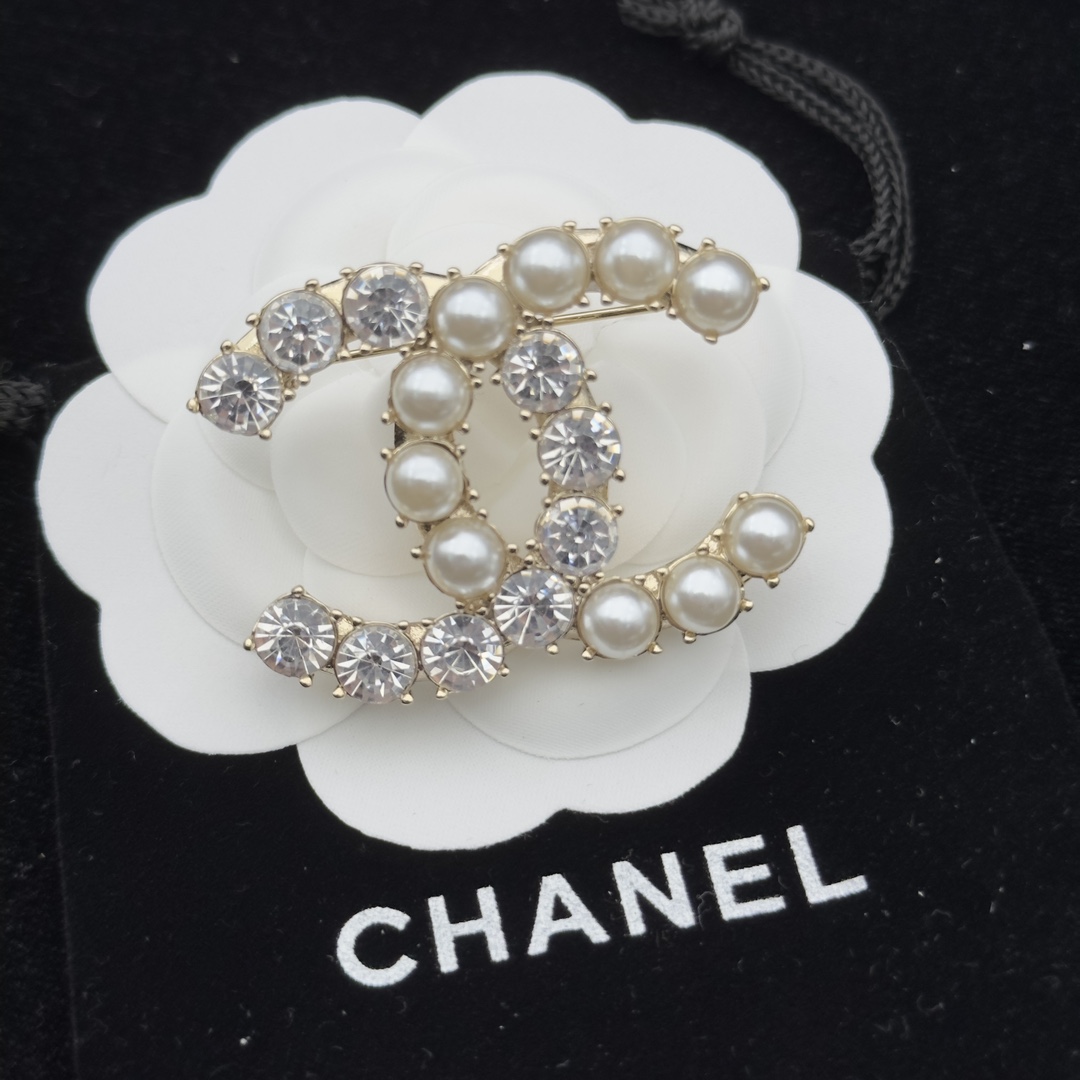 Gold-Tone Double-Loop Brooch with Alternating Pearls and Crystals