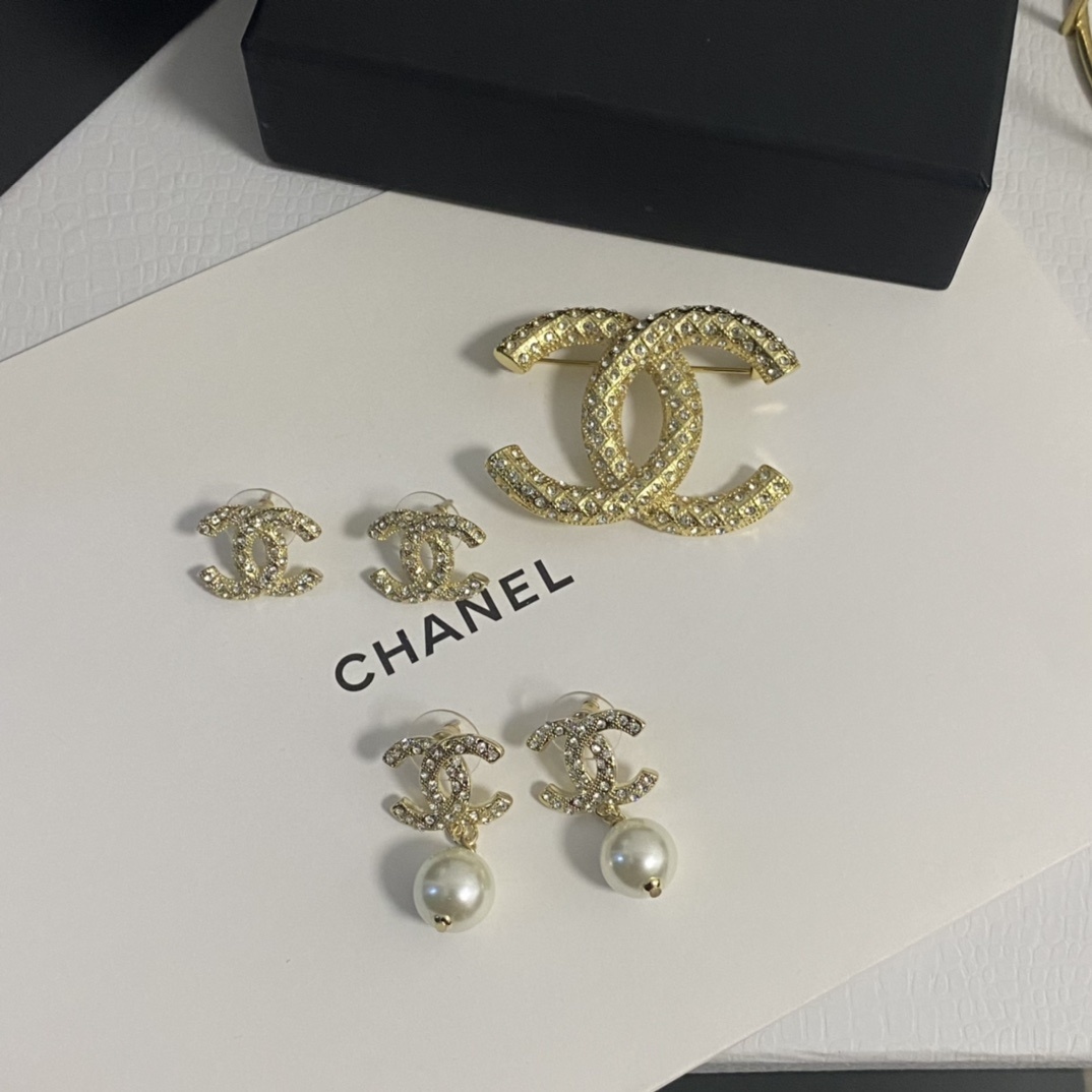 Gold-Toned Jewelry Set with Crystal & Pearl Accents (2 Earring Styles, Brooch)