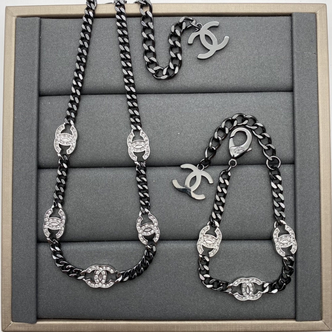 Tri-Tone (Gold, Silver, Black) Chain Jewelry Set with Crystal Interlocking Details