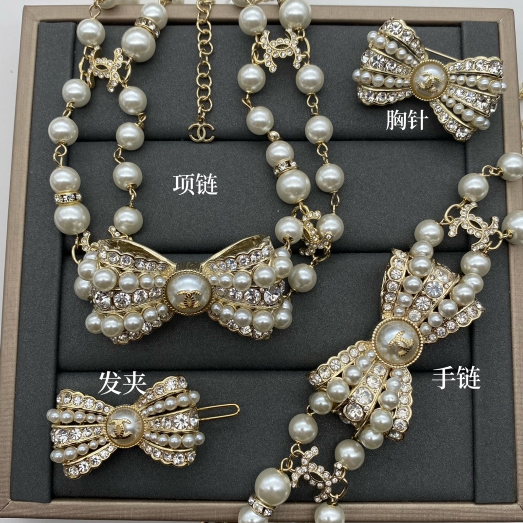 Gold-Toned Pearl & Bow-Motif Jewelry Set (Necklace, Brooch, Hair Clip, Bracelet)