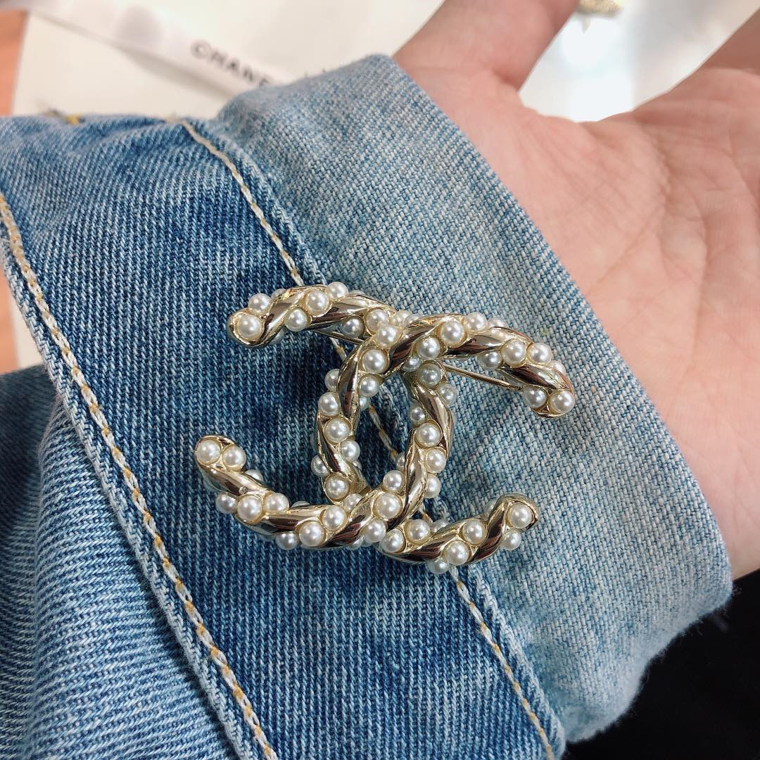 Gold-Tone Twisted Double-Loop Brooch with Pearls