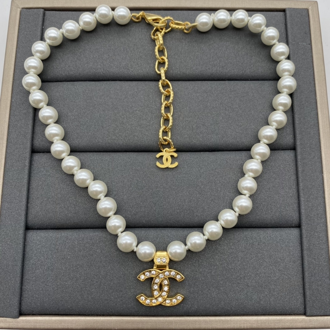 Gold-Toned Pearl & Crystal Motif Jewelry Set (Necklace, Earrings)