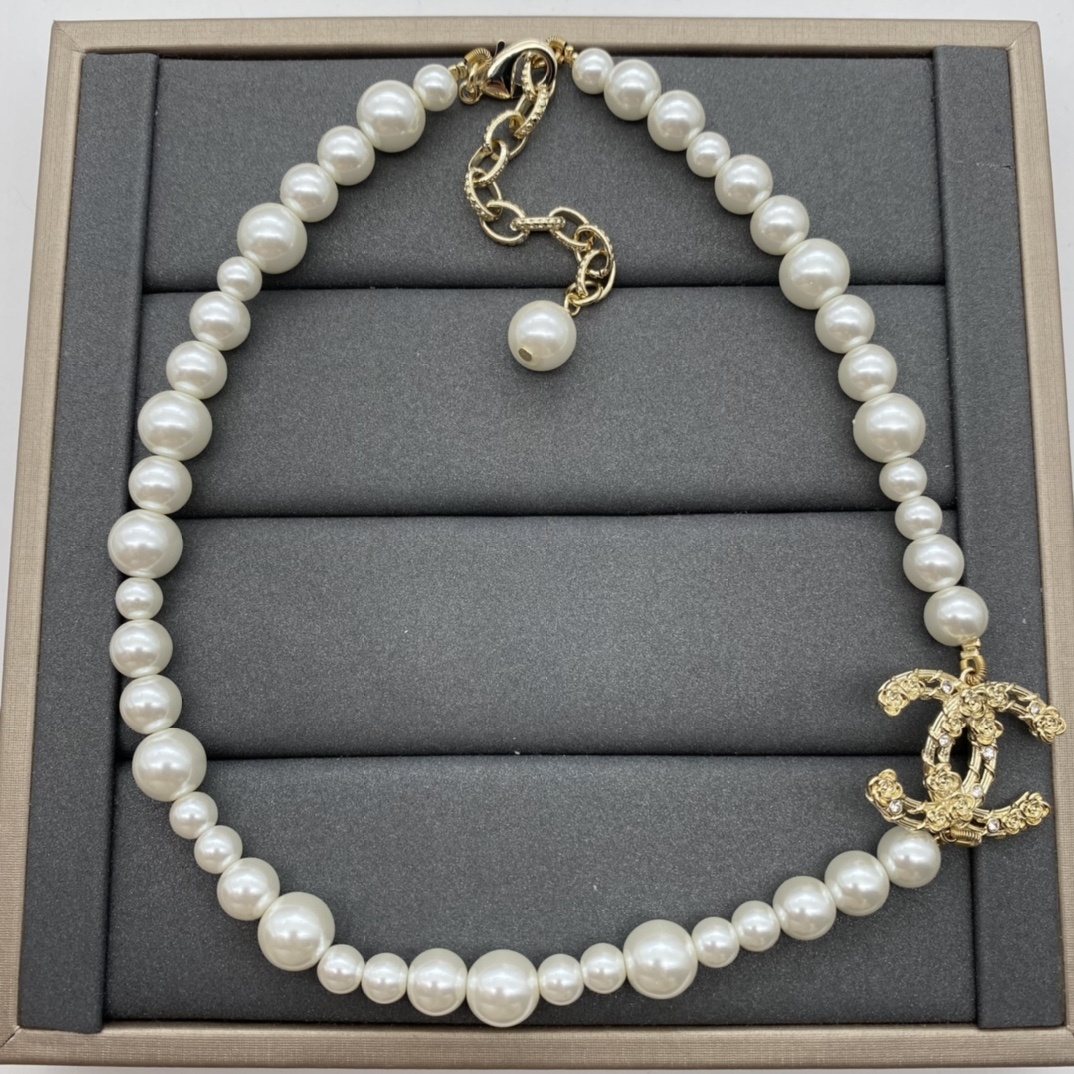 Gold-Toned Pearl & Crystal Motif Jewelry Set (Necklace, Bracelet)